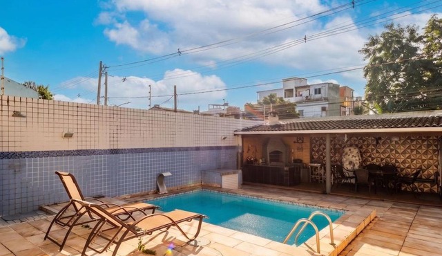 Casa com Piscina em Condominio no Recreio