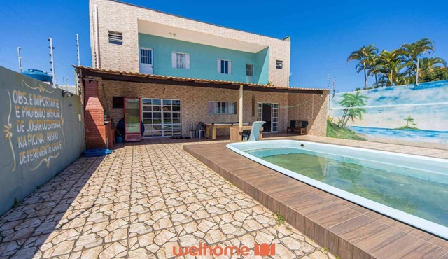 Casa com Piscina e Churrasqueira em Itanhaem