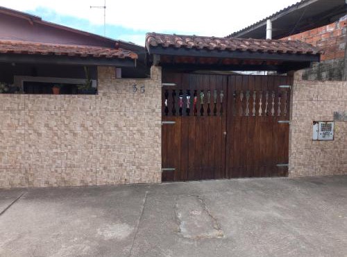 Casa com piscina e churrasqueira em Itanhaém