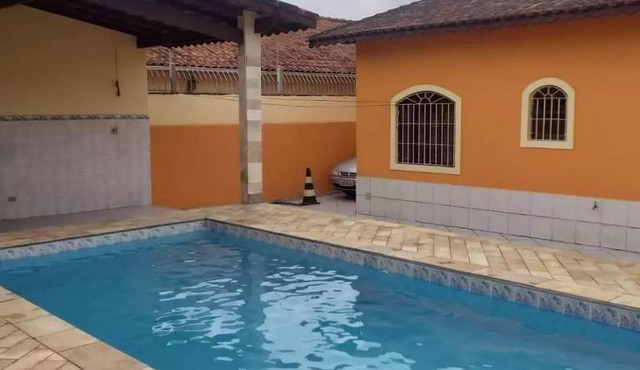 Casa com piscina e churrasqueira