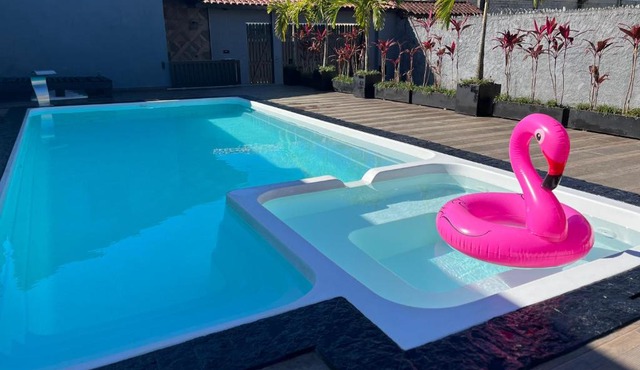 Casa com Piscina Grande e Hidro