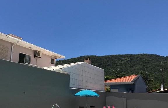Casa completa com piscina!