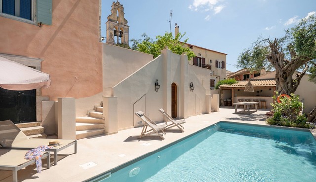 Casa Conti 1840, fantastic villa, private heated pool in Gastouri Corfu