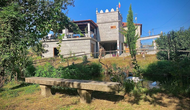 Casa da Quinta da Prelada with terrace + barbecue and pool for 4 people