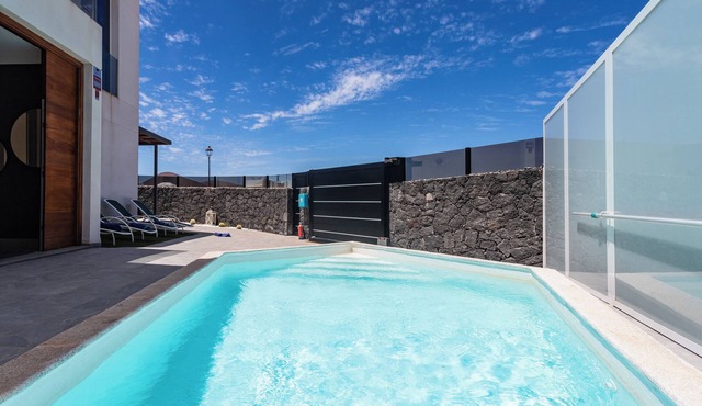 casa daniela lanzarote heated pool and wifi