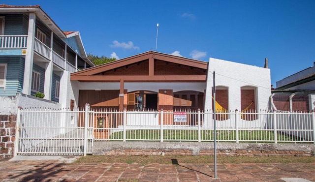 Casa de 5 dormitórios com Piscina
