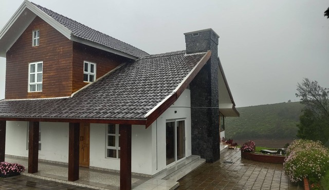 Casa de Amor – Lakeside Escape with Hills, Privacy & Serenity