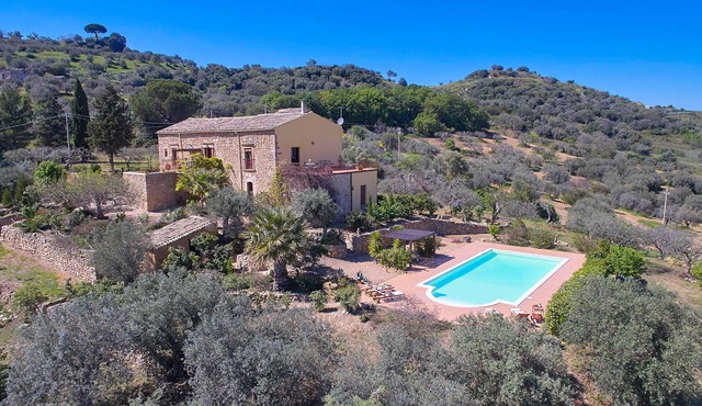Casa de Arena, Aidone - Exclusive Sicilian Villa with Pool, near Piazza Armerina