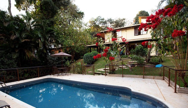 Casa de campo com piscina e lazer em Brumadinho/MG