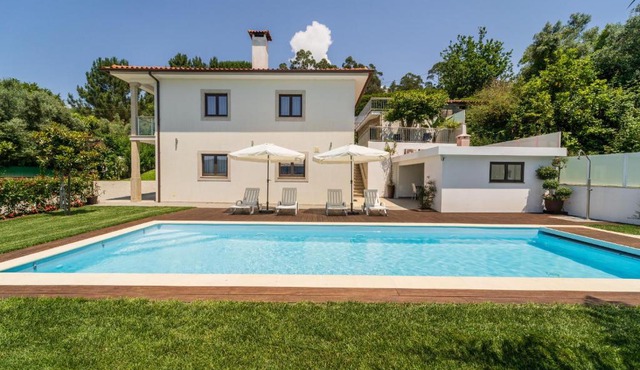 Casa de Eiró by House and People