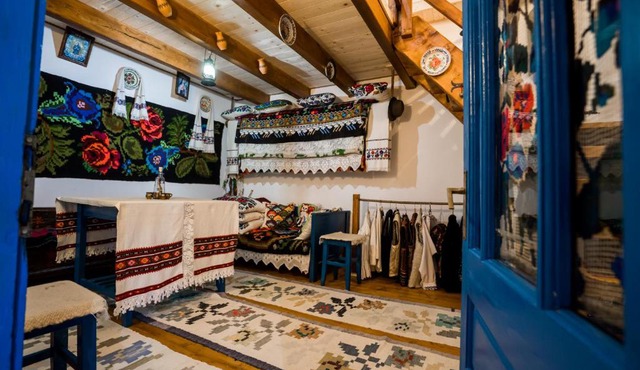 Casa de Parade-Traditional guesthouse