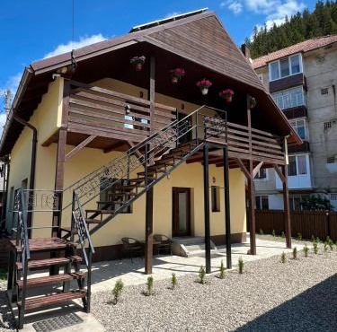 Casa de sub Hășmaș