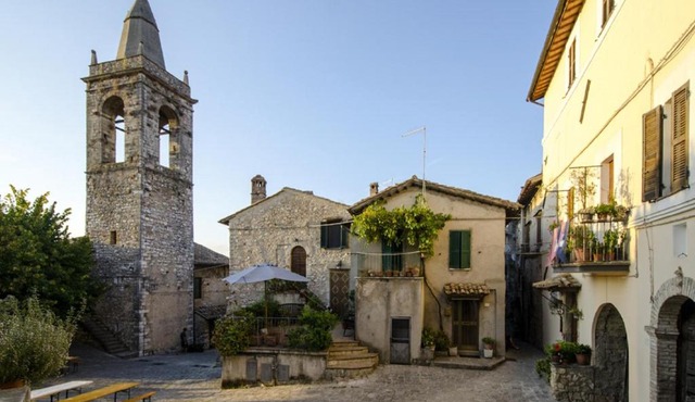 Casa Della Torre In Borgo Medievale
