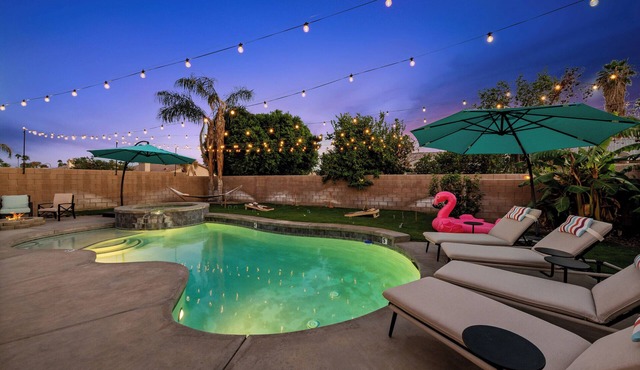 Casa Desert Muse: Heated Pool, Spa, Fire, Golf, Games, Pool Table, Art!