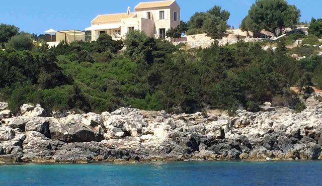 Casa di CLO sea front stone property,private pool, Fiscardo 500 m