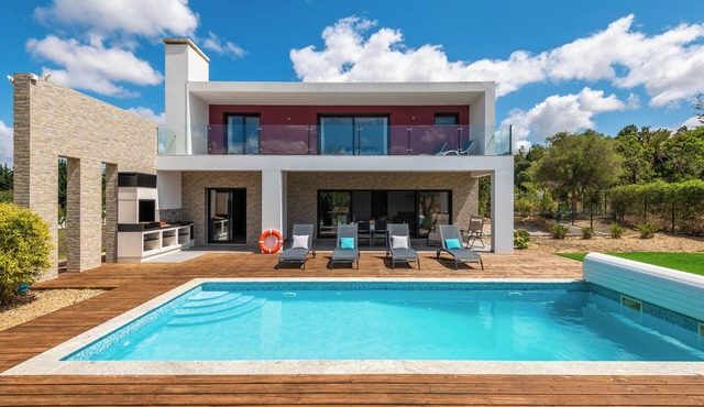 Casa do Pomar com Piscina Privada, perto da Prainha no Alvor!