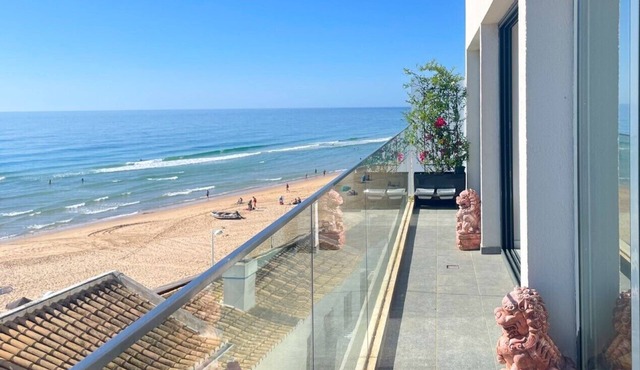 Casa Dourada - charming 2-bedroom golden beach apartment in delightful Salema