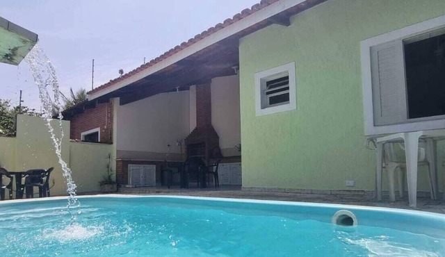 Casa em Itanhaem com Piscina a 100m da Praia