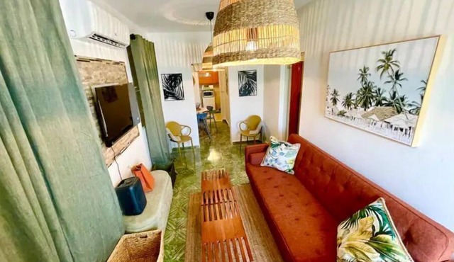 Casa Emerald, by the beach.