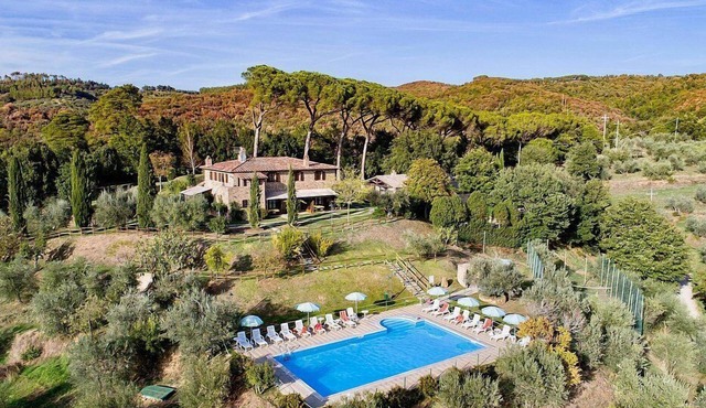 Casa Erbetta C: A characteristic and welcoming apartment that is part of an ancient country house surrounded by the greenery, with Free WI-FI.