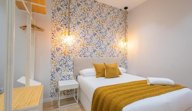CASA FLORIT - 4 Guests with AC and WiFi near Sorolla Train Station