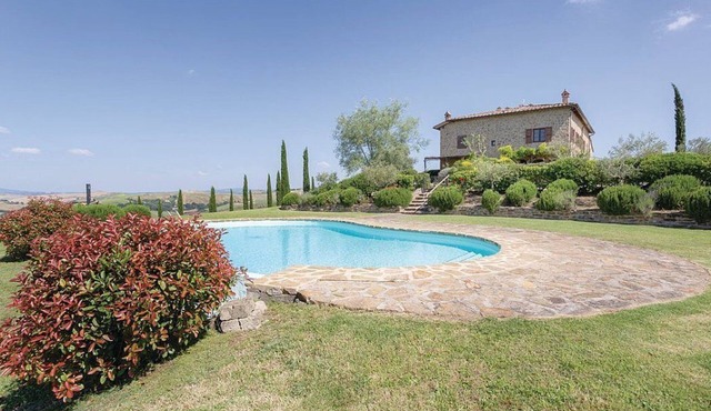 Casa Glenda: A characteristic and welcoming two-story apartment that is part of an ancient country house located on top of a small hill, with Free WI-FI.