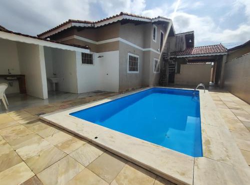 Casa Grande com piscina e churrasqueira a 400m da praia