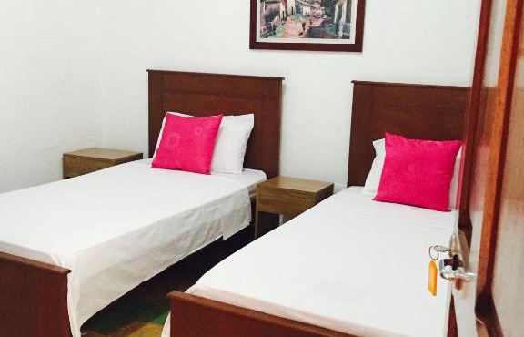 Casa Helga a dos cuadras de la Basílica, casa entera con jardín amplio, 6 habitaciones, 5 baños, cocina, comedor y sala de TV