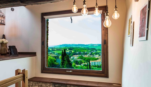 Casa in Torre Medioevale con Vista a Certaldo