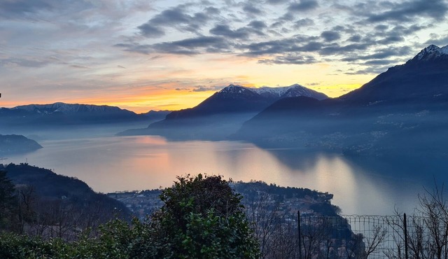 CASA "INCANTO" Charming house with breathtaking views of Lake Como.