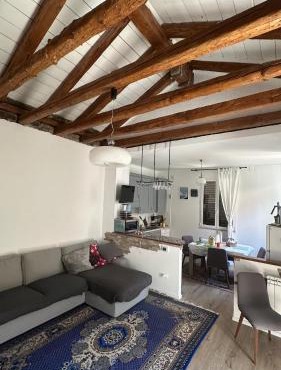 Casa indipendente con giardino privato e posto macchina gratuito
