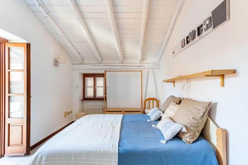 Casa Isolina-Historic Stone House with Balcony
