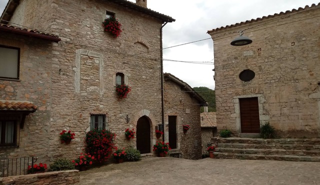 CASA LA TORRE in the small Umbrian village of Macerino