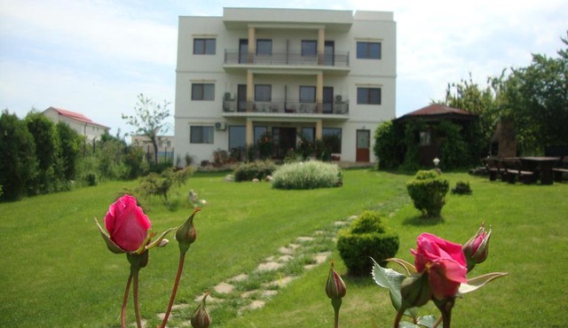 Casa Lacul Sarat