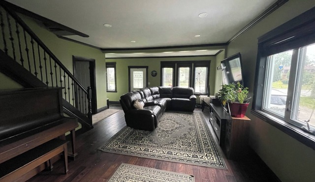 CASA LASALLEnSLEEPS 8 GUESTS COMFORTABLY nBABY AMENITIES AVAILABLEnPET FRIENDLYn