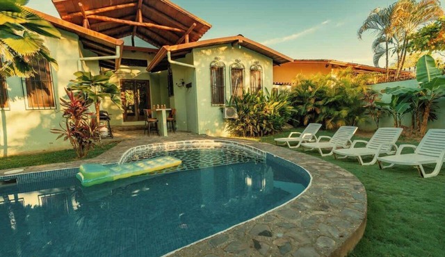 Casa Linda, Private Pool & BBQ Grill. Sleeps 8