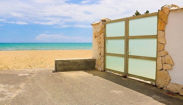 Casa Libezia: A welcoming apartment located right on the beach, with Free WI-FI.