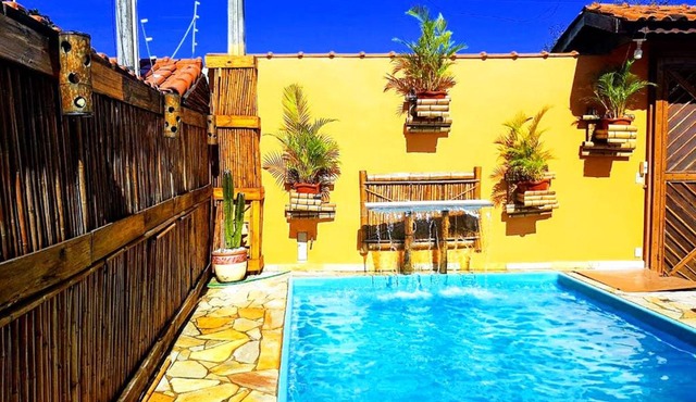 Casa linda com Piscina e Jogos, pertinho da Praia