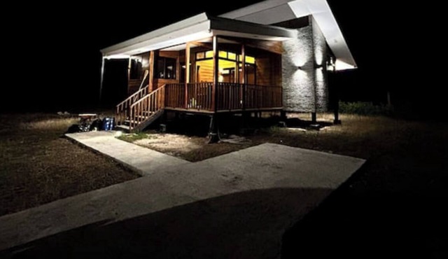 Casa Mango Lepanto #9. Charming 2-bedroom cabin AC, WiFi in enjoyable Lepanto.
