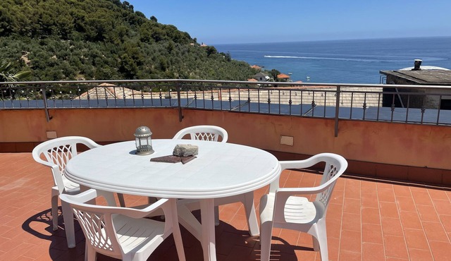 Casa Maria: terrace with a panoramic view, parking, available from July 4–11