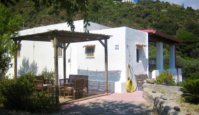 Casa Maria, typical Aeolian house with terrace and sea view