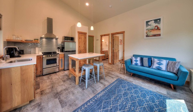 Casa Moab Casita #4 * In Town Walk to Stores * Outdoor Sauna * 5 Casitas