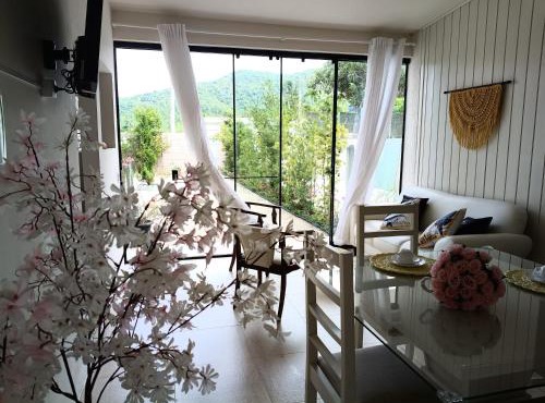 Casa MonteFlor - Refúgio onde a vida desacelera com gentileza
