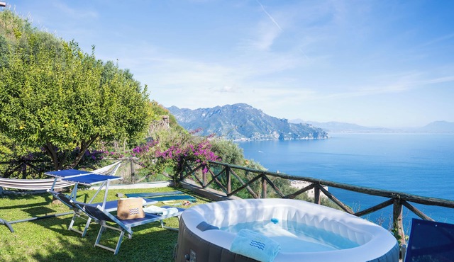 Casa NENNO with garden-solarium and beautiful view of the sea and the coast