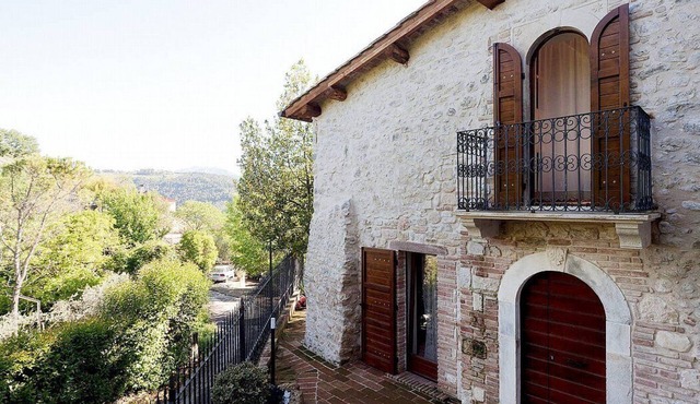 Casa Nerina: A characteristic and welcoming independent house made of stone, with Free WI-FI.