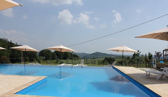 Casa Norberto E, fully refundable with voucher*: A graceful apartment surrounded by meadows and by green hills.