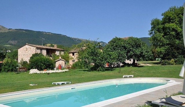 Casa Noriana E: A characteristic and welcoming apartment situated in a quiet location, surrounded by a wonderful garden, with Free WI-FI.