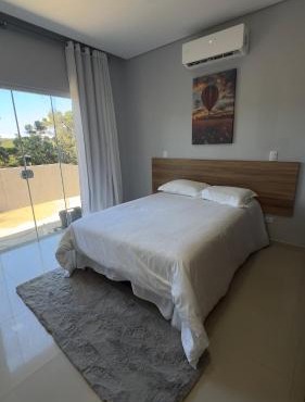 Casa nova, completa, um refúgio na natureza a 30 min de Curitiba com Wifi e estacionamento, lago de pesca e muito mais