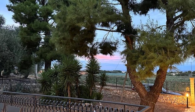 Casa Padronale Immersa Nella Campagna tra Ulivi e Pini Marittimi