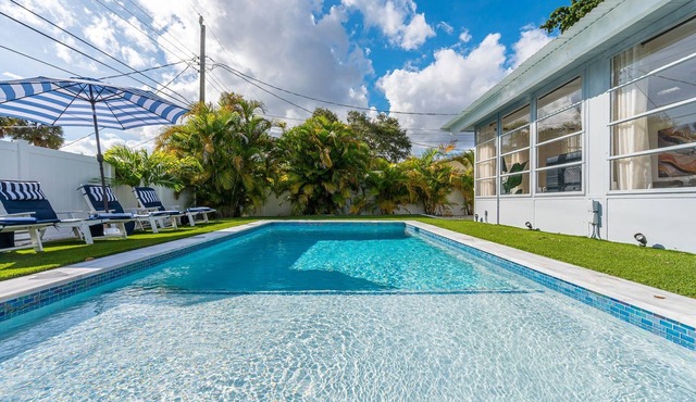 Casa Palm Serenity I Pool | Mins to the Beach!